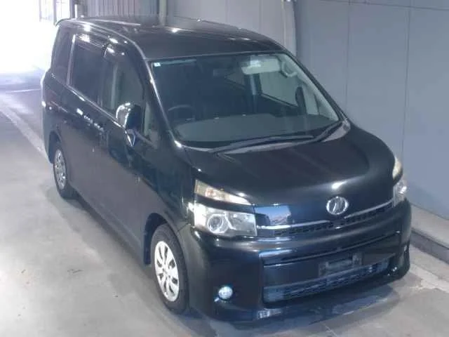 Toyota Voxy 2012
