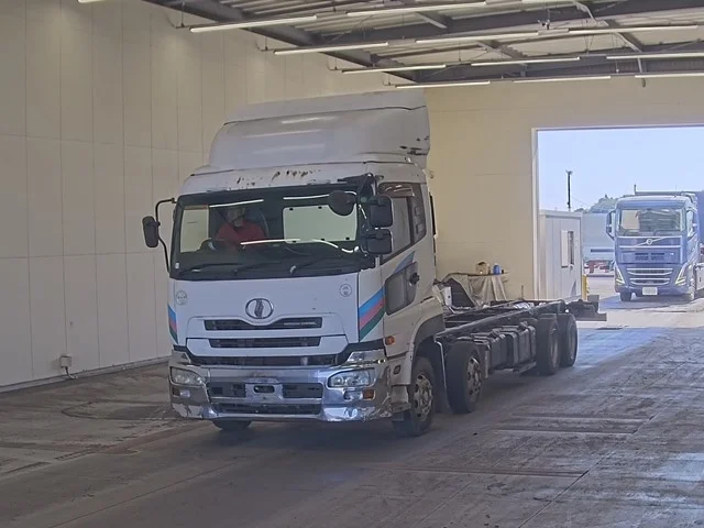 NISSAN DIESEL (UD) QUON  с аукциона в Японии
