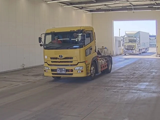 NISSAN DIESEL (UD) QUON  с аукциона в Японии