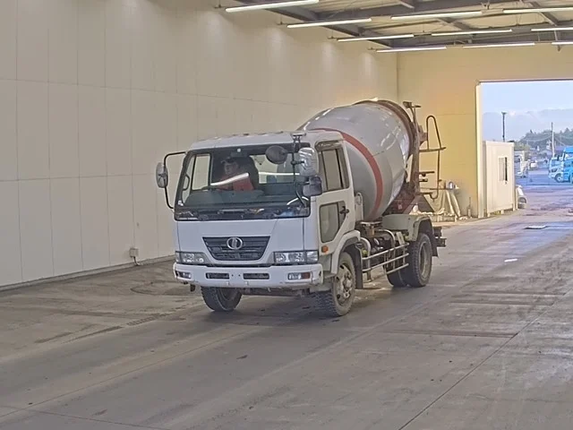 Nissan UD  с аукциона в Японии