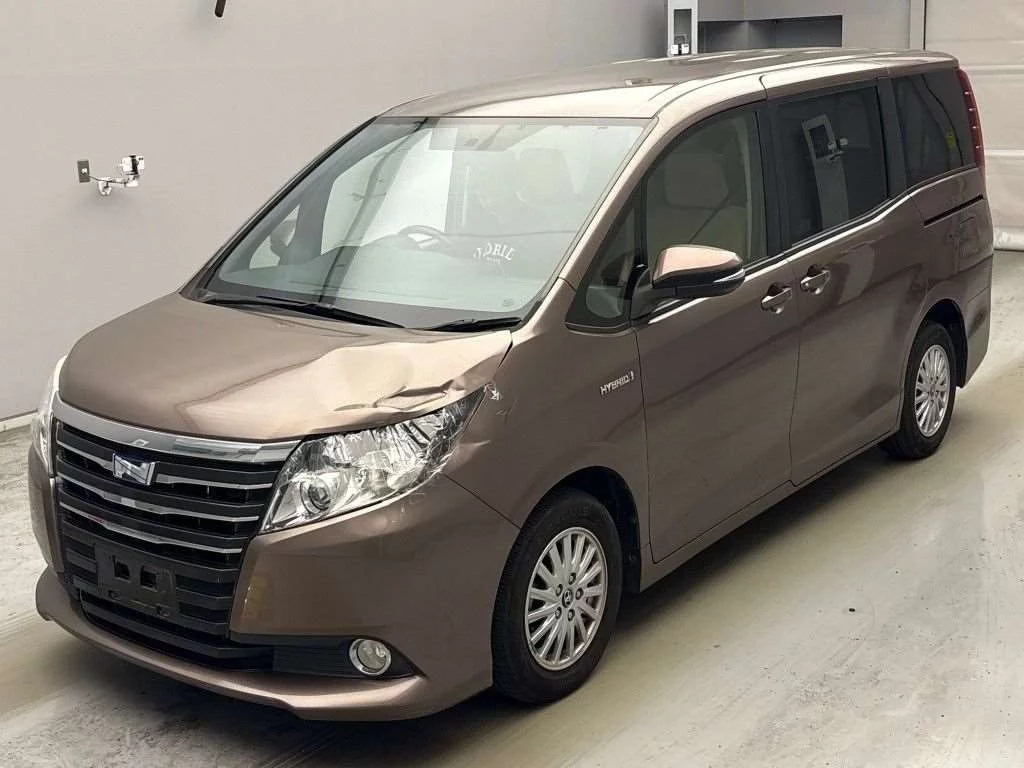 Toyota Noah 2014