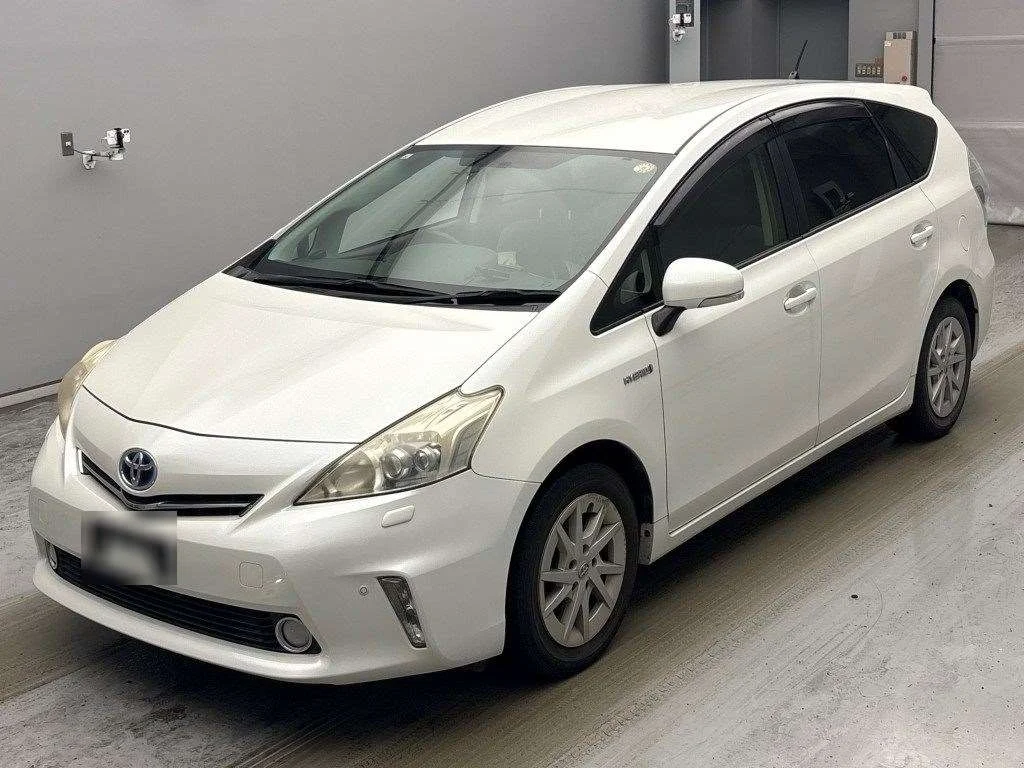 Toyota Prius Alpha 2011
