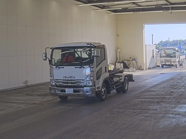 Isuzu Forward 2015