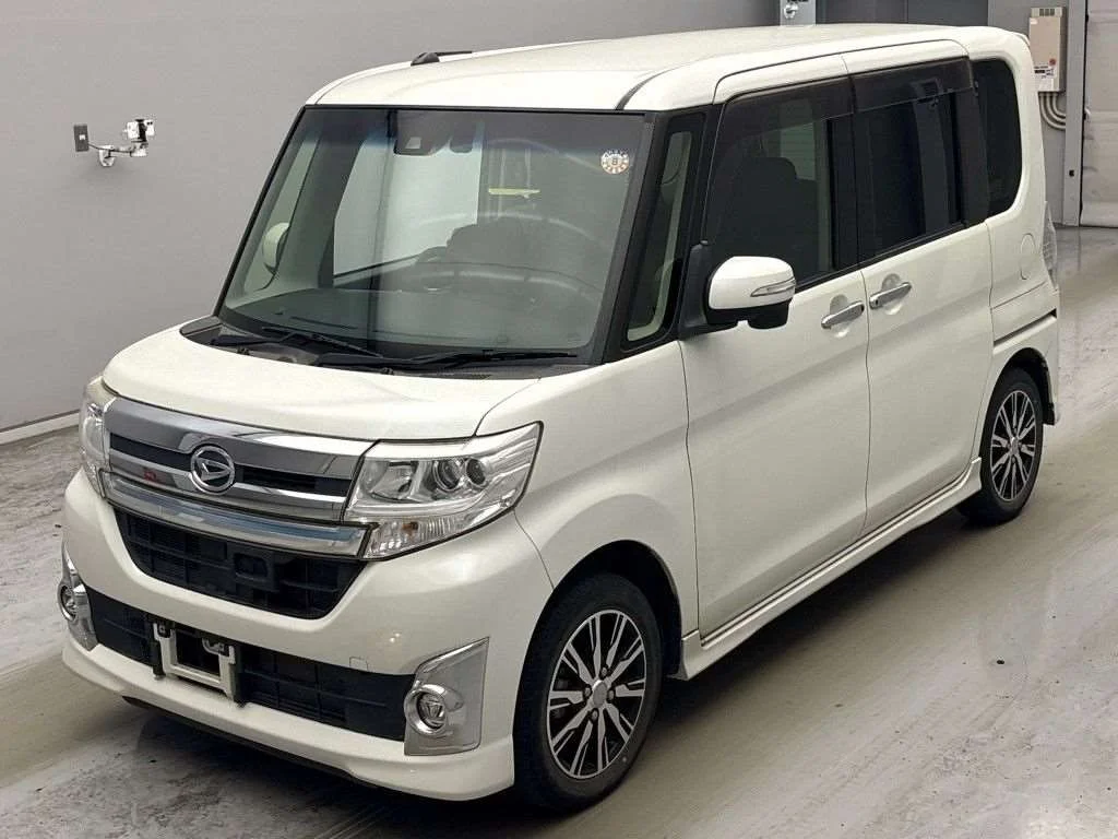 Daihatsu Tanto 2015