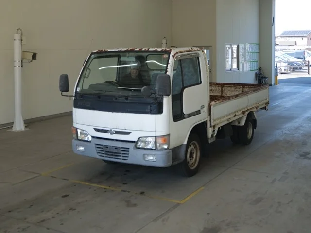 Nissan Atlas 2002