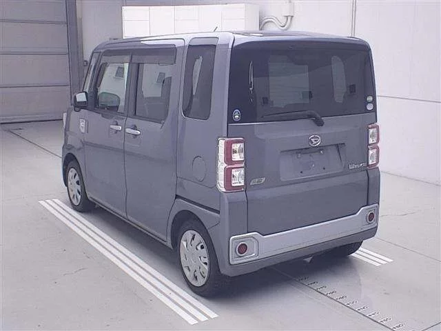 Daihatsu Wake 2015