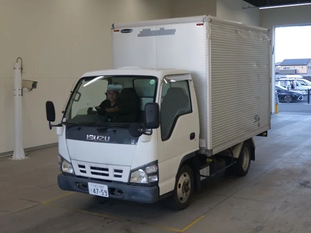 Isuzu Elf  с аукциона в Японии