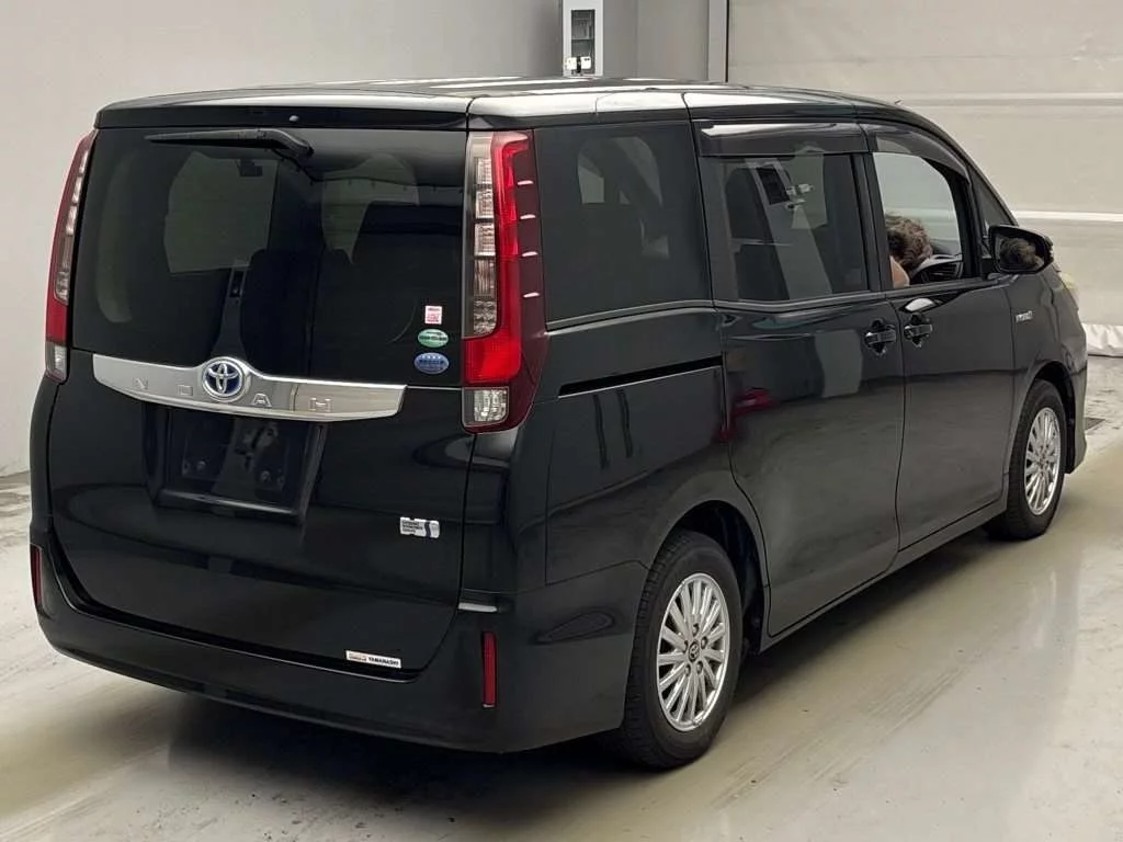 Toyota Noah 2016