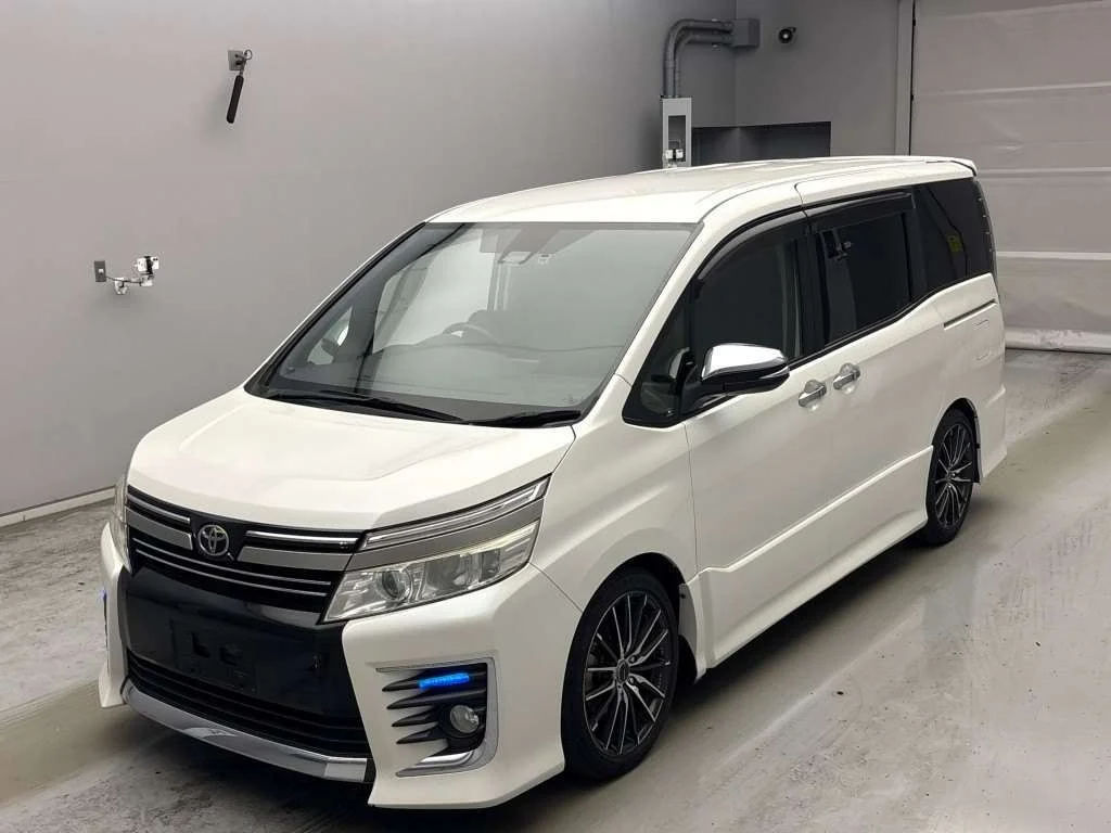 Toyota Voxy 2016