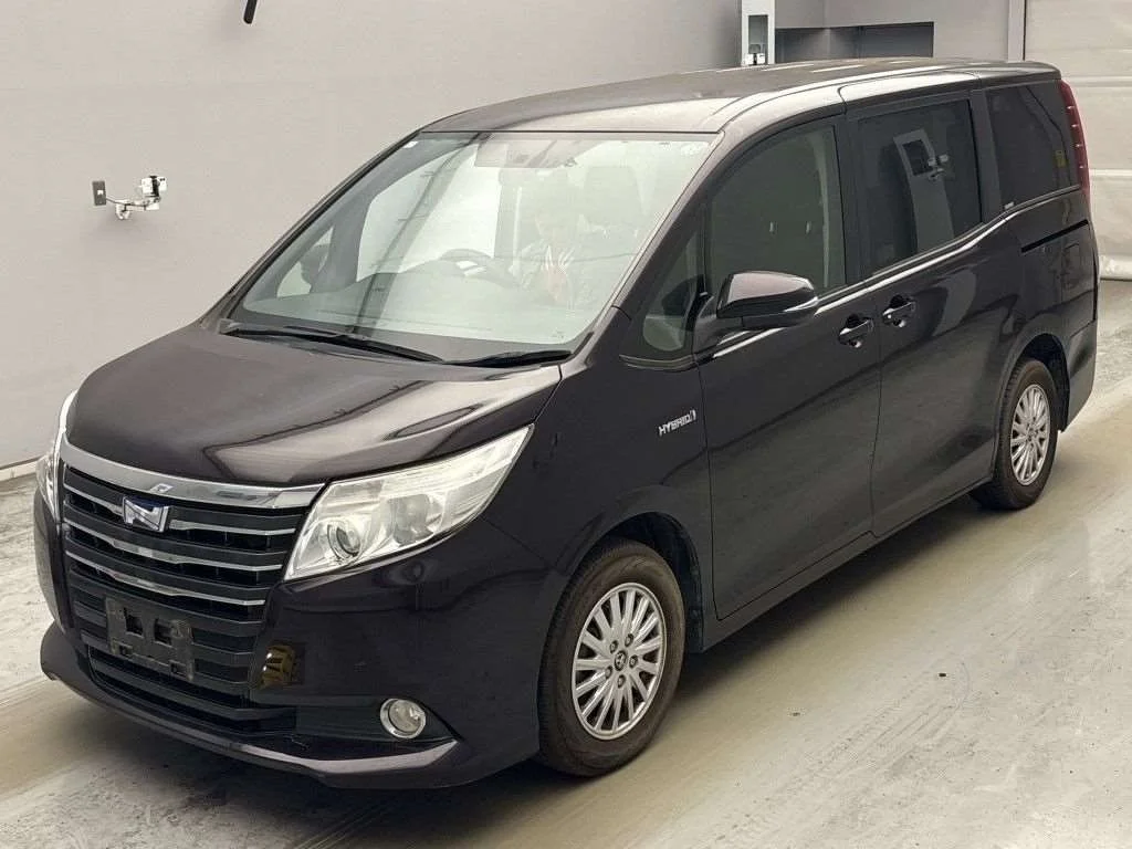 Toyota Noah 2015