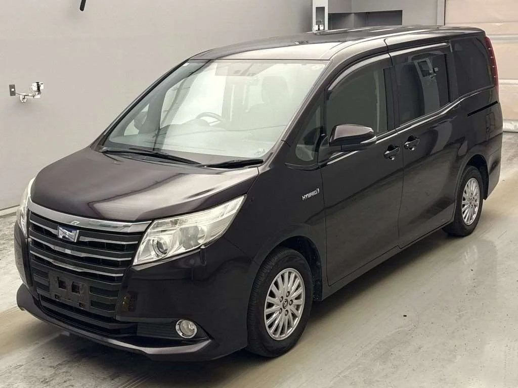 Toyota Noah 2015