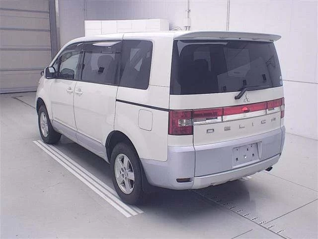 Mitsubishi Delica D:5 2010