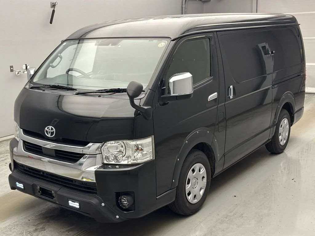 Toyota HiAce 2022