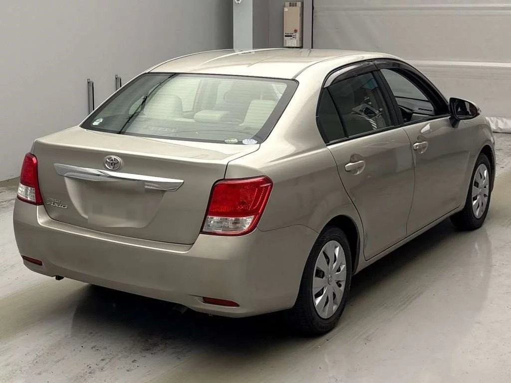 Toyota Corolla Axio 2012