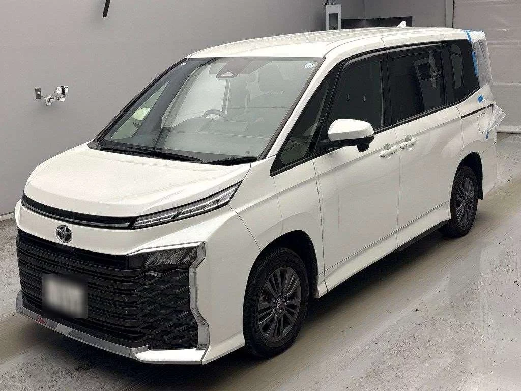 Toyota Voxy 2023