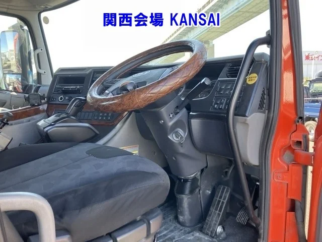 NISSAN DIESEL (UD) QUON  с аукциона в Японии