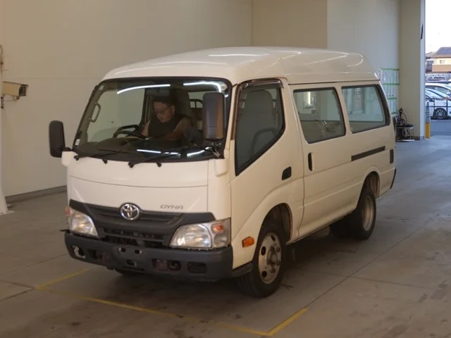 Toyota Dyna  с аукциона в Японии
