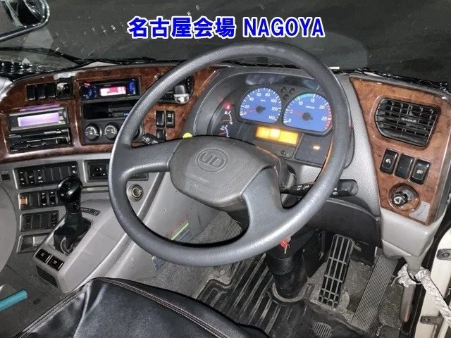 NISSAN DIESEL (UD) QUON  с аукциона в Японии