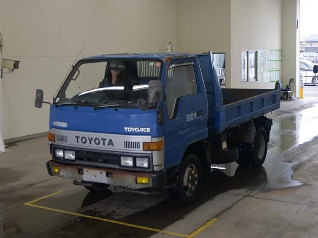 Toyota ToyoAce  с аукциона в Японии