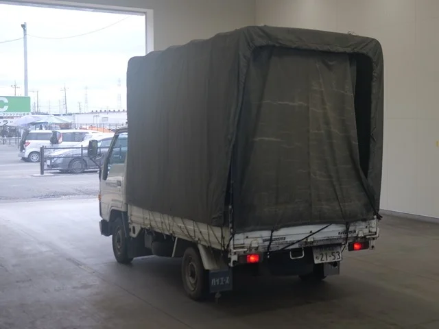 Toyota HiAce  с аукциона в Японии