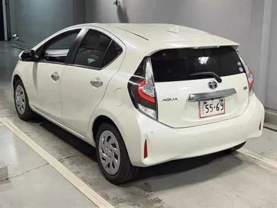 TOYOTA AQUA 2