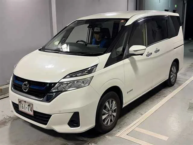 Nissan Serena  с аукциона в Японии