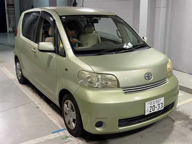 Toyota Porte 2010