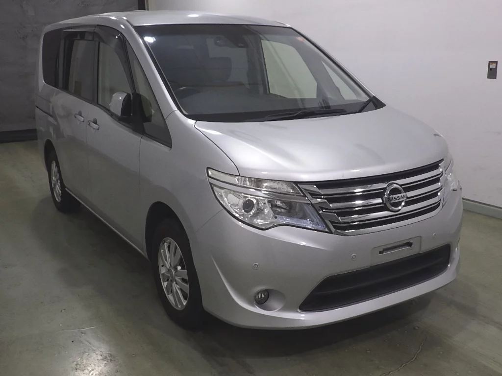 Nissan Serena  с аукциона в Японии