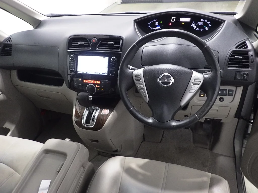 Nissan Serena  с аукциона в Японии