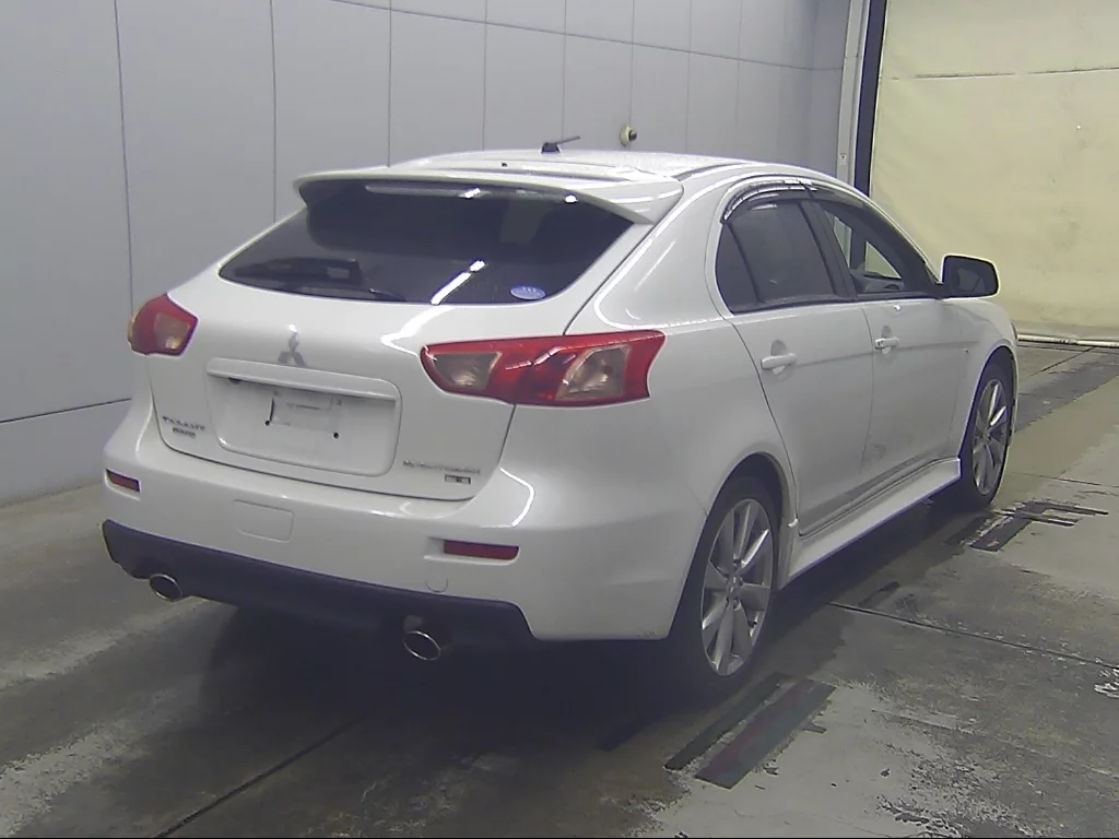 Mitsubishi GALANT FORTIS SPORTBACK  с аукциона в Японии