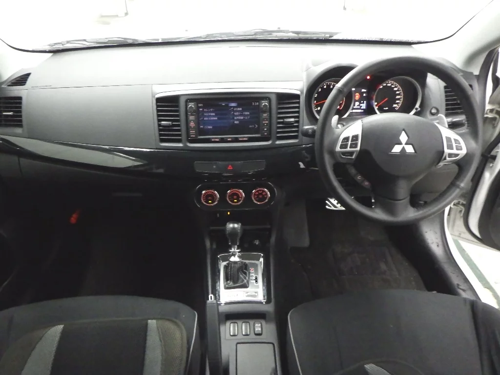 Mitsubishi GALANT FORTIS SPORTBACK  с аукциона в Японии