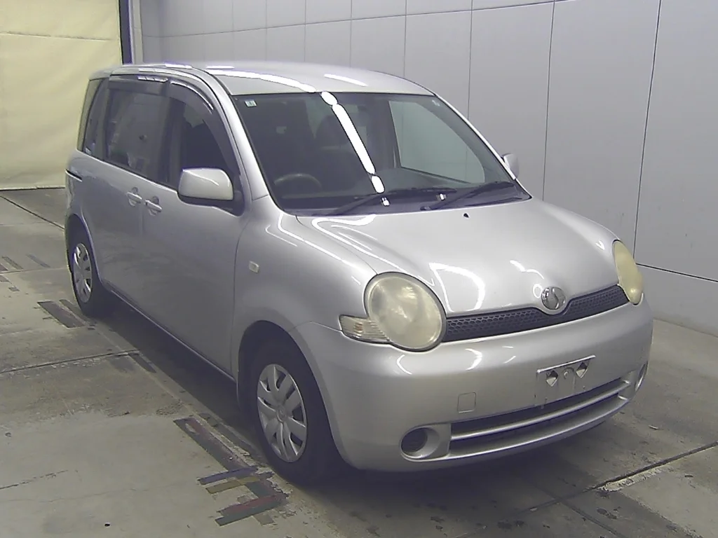 Toyota Sienta 2005