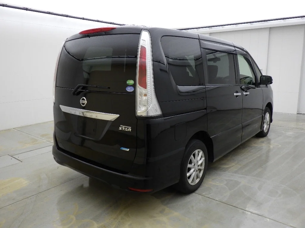 Nissan Serena  с аукциона в Японии