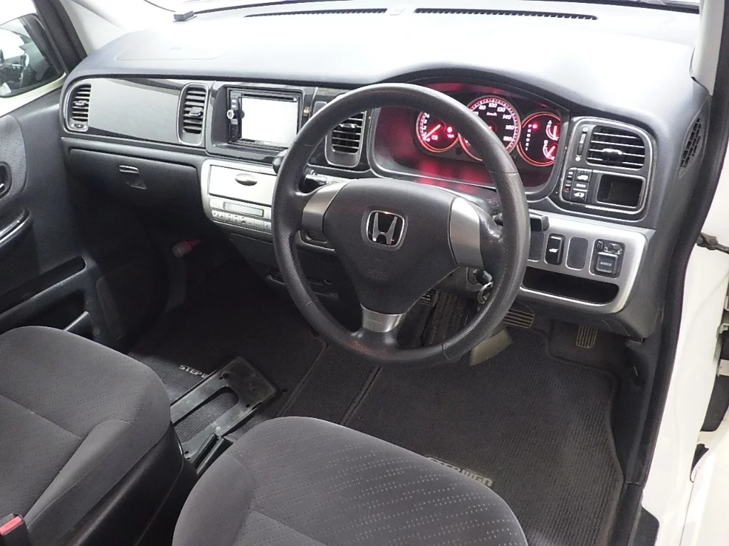 Honda Stepwgn  с аукциона в Японии