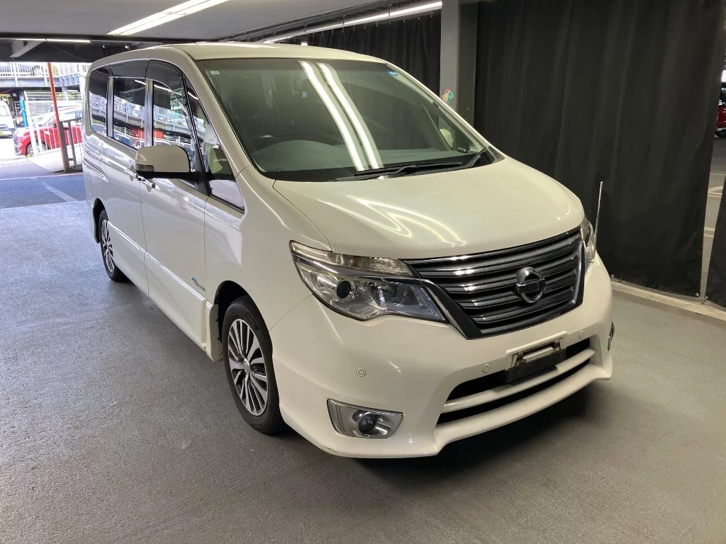 Nissan Serena 2015