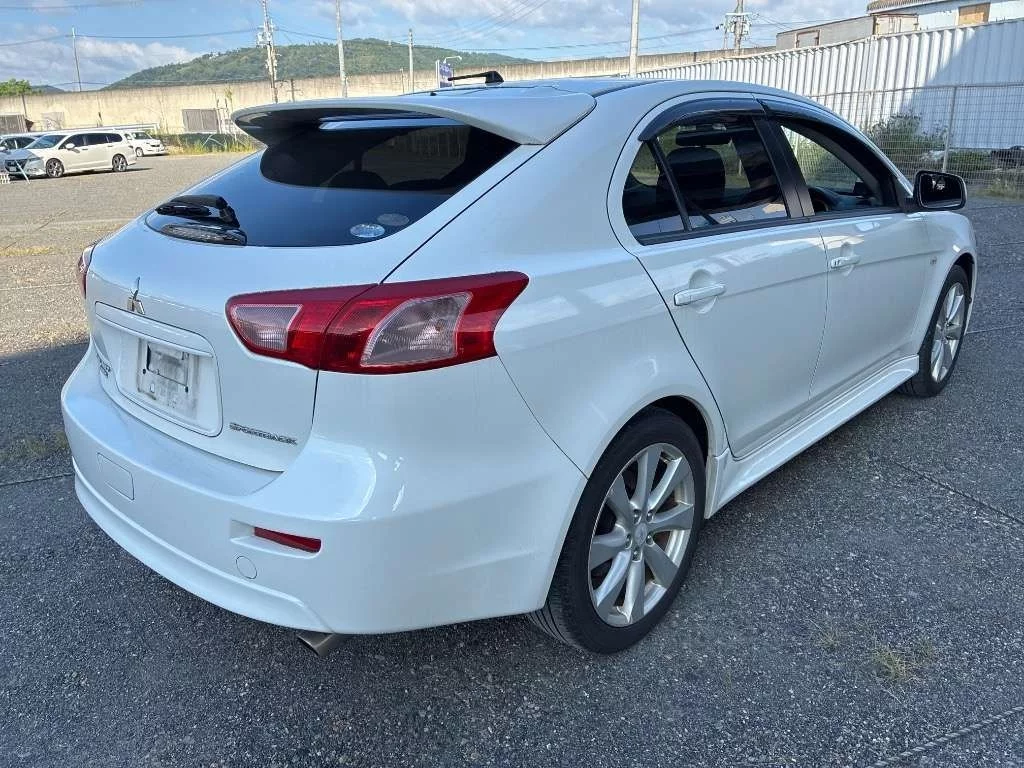 Mitsubishi GALANT FORTIS SPORTBACK  с аукциона в Японии