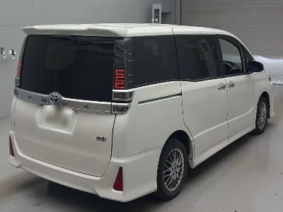 Статистика аукционов Toyota Voxy