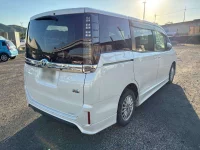 Цена авто Toyota Voxy с аукционов Японии, номер кузова ZWR80G, пробег 290 000, оценка 6