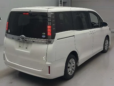 Статистика аукционов Toyota Voxy