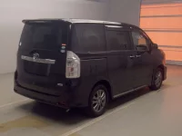 Цена авто Toyota Voxy с аукционов Японии, номер кузова ZRR70W, пробег 154 000, оценка 2