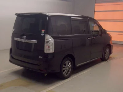 Статистика аукционов Toyota Voxy