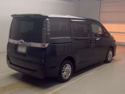 Статистика аукционов Toyota Voxy