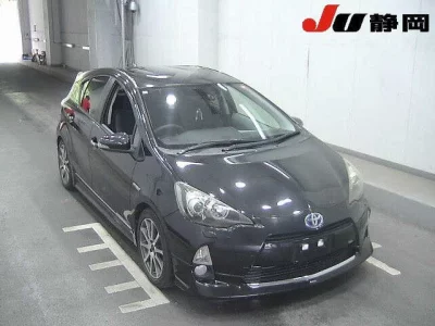 TOYOTA AQUA 1