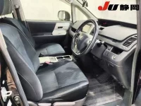 Цена авто Toyota Voxy с аукционов Японии, номер кузова ZRR70W, пробег 64 000, оценка 2