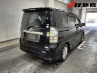 Цена авто Toyota Voxy с аукционов Японии, номер кузова ZRR70W, пробег 64 000, оценка 2