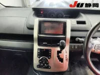 Цена авто Toyota Voxy с аукционов Японии, номер кузова ZRR70W, пробег 64 000, оценка 2