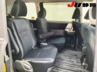 Цена авто Toyota Voxy с аукционов Японии, номер кузова ZRR70W, пробег 64 000, оценка 2