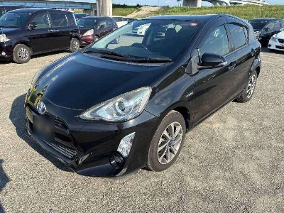 TOYOTA AQUA 1