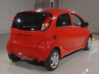 Mitsubishi i