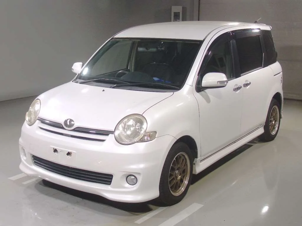 Toyota Sienta 2006